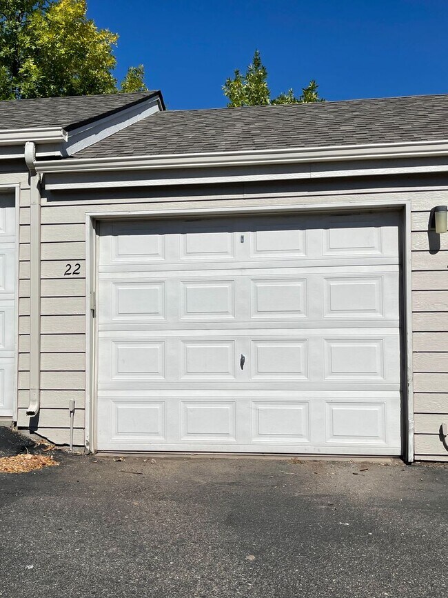 Building Photo - 2900 Ross Dr