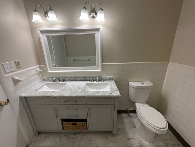 Building Photo - Reduced to $1550/mo! N Central Greensboro ...