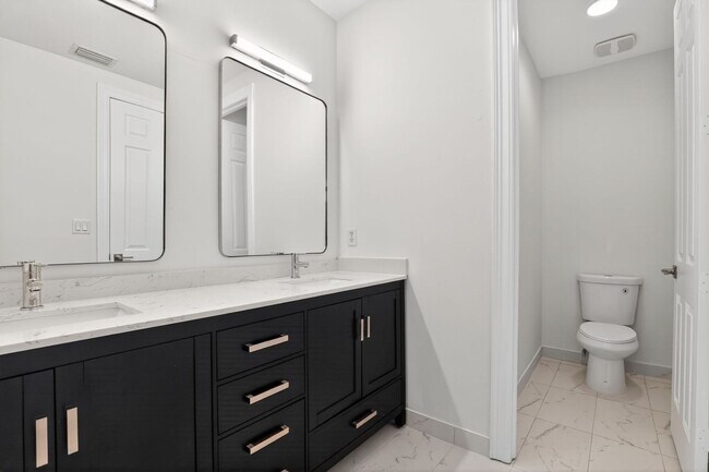 Building Photo - 4 Bedroom Townhome in West Palm Beach