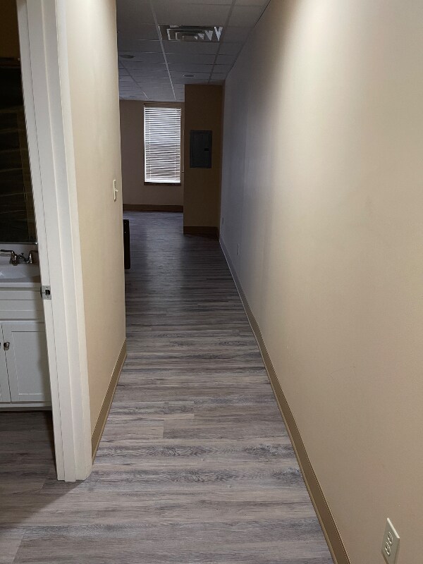 Building Photo - 102 E Otterman St