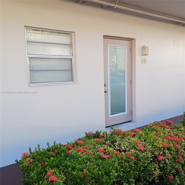 Primary Photo - 5181 W Oakland Park Blvd