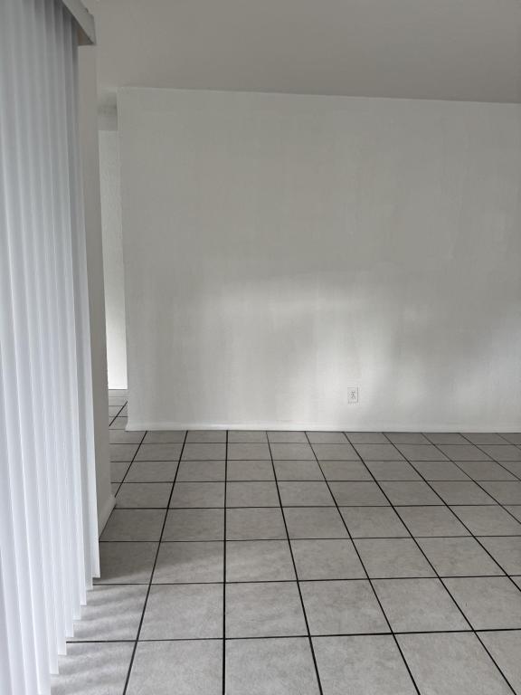 Building Photo - 4121 NE 22nd Ave