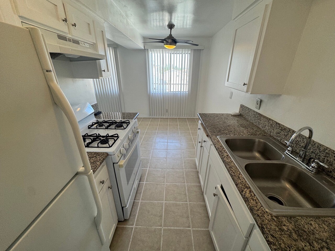 Building Photo - 4023 W 141st St
