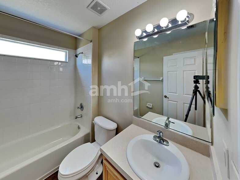 Building Photo - 1052 Deer Chase Dr