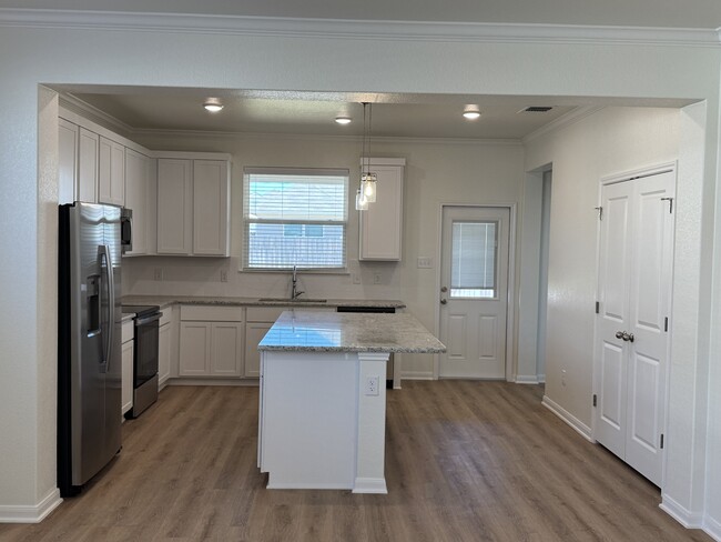 Building Photo - 8014 Timber Holw Ln