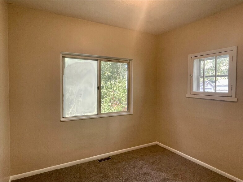 Building Photo - 1022 Herberich Ave