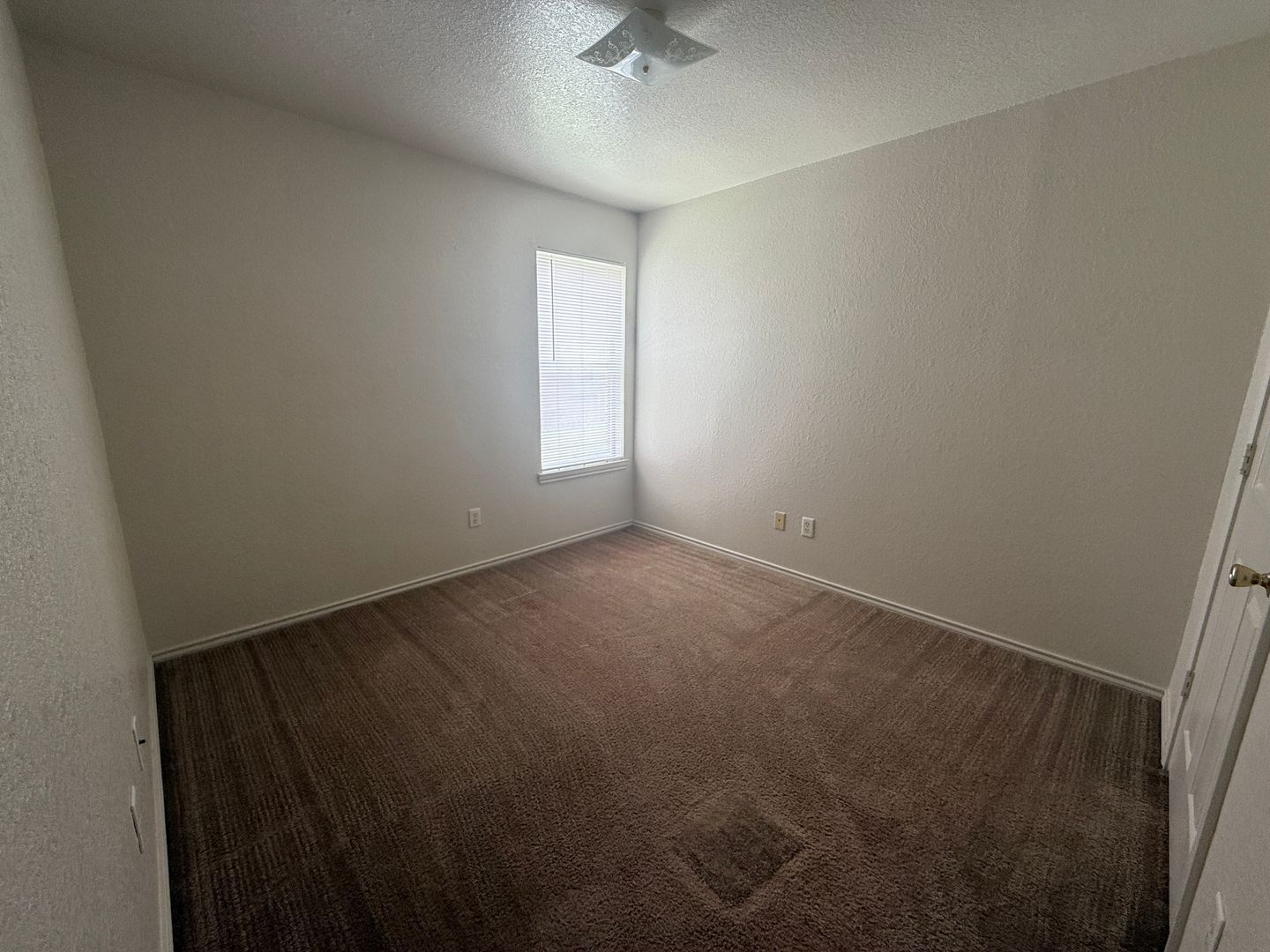 Building Photo - 3301 Hereford Ln