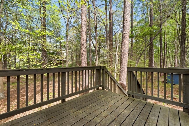 Building Photo - Fully Repainted 2be/1.5ba Duplex With Easy Access To The Highway