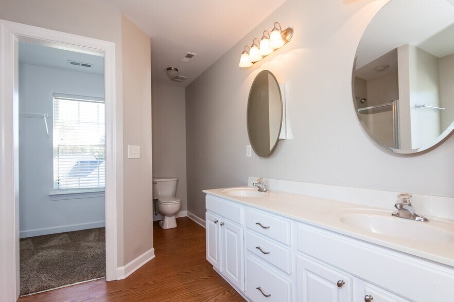 Building Photo - 2870 Island Point Dr NW