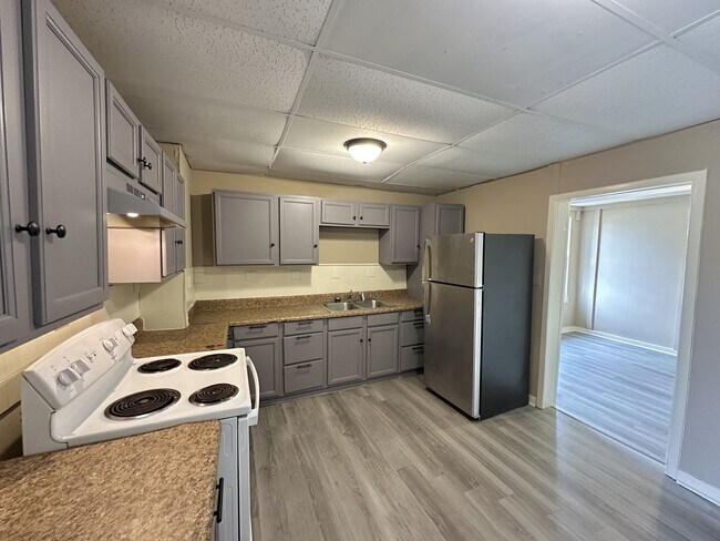 Building Photo - 2320 Wesley Ave SW