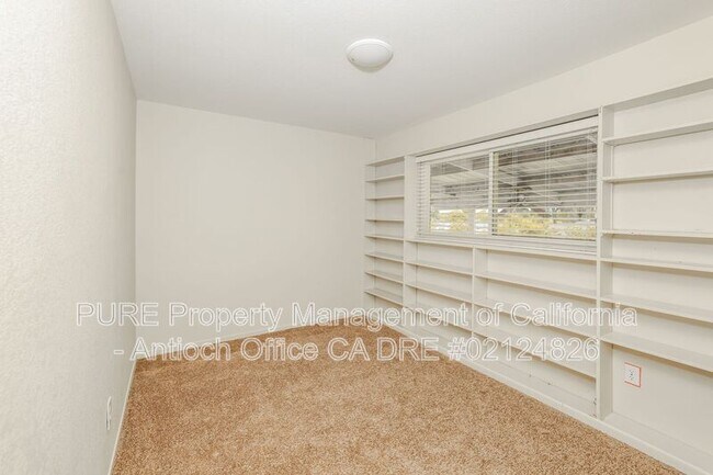 Building Photo - 2117 Biglow Dr