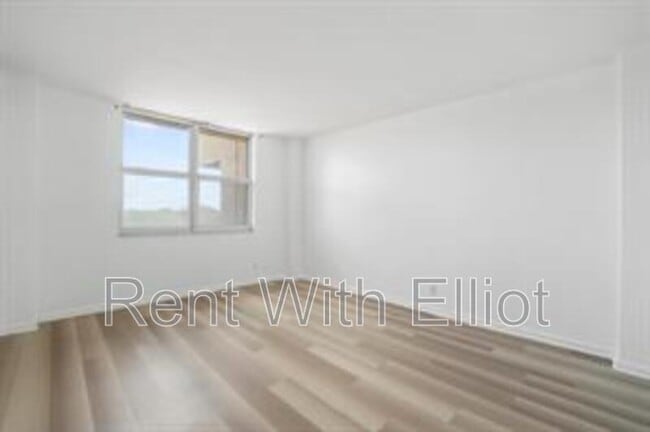 Building Photo - 1625 SE 10th Ave