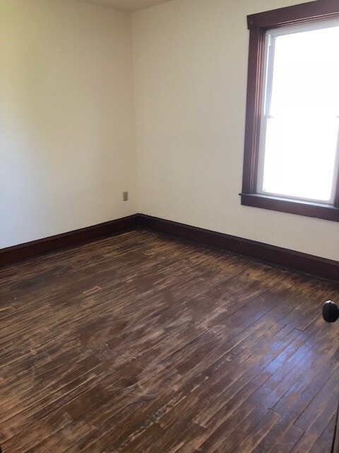 Building Photo - 1359 W Main St