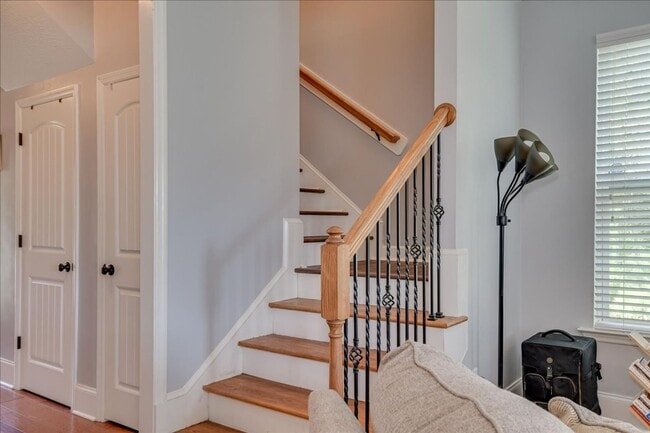 Building Photo - 4 bed, 2.5 bath home on corner lot with 2 car garage and fenced in back yard