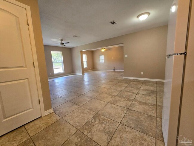 Building Photo - 6202 Fairview Dr