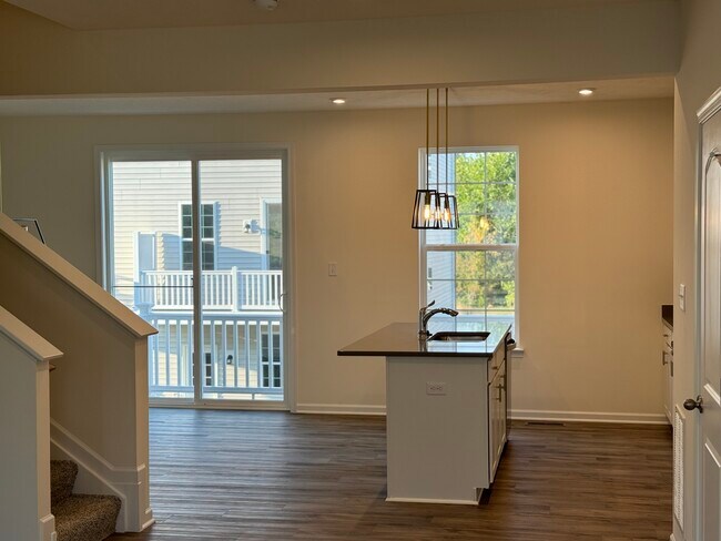 Building Photo - Harmony