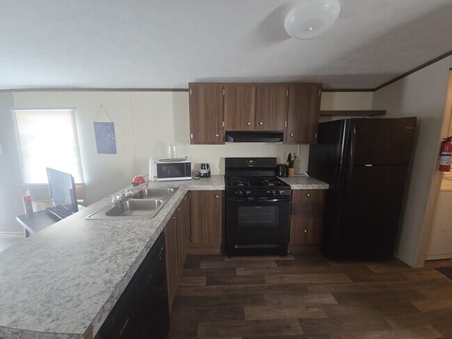 Building Photo - 790 N Broadway St