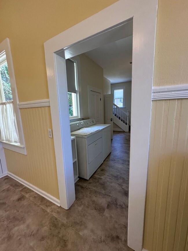 Building Photo - Stunning 1890 Eastlake Victorian | 5 Bedrooms | 2 Bathrooms | Flex Spaces | Steps from Old Town E...