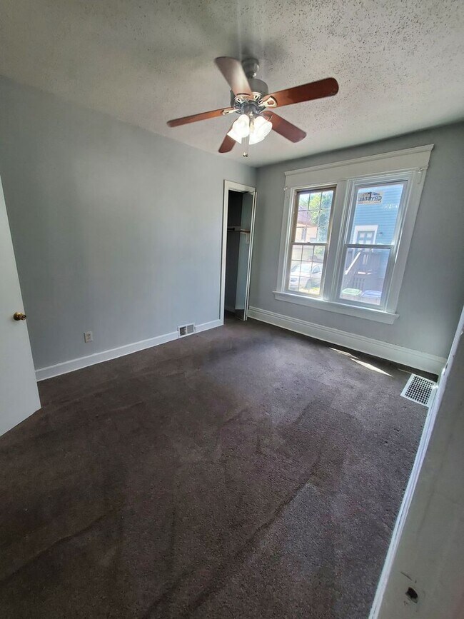 Building Photo - 2215-2217 W Mineral St. (Duplex)(ACE PROPE...