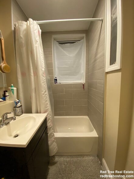 Apt 3 - 232 Hanover St