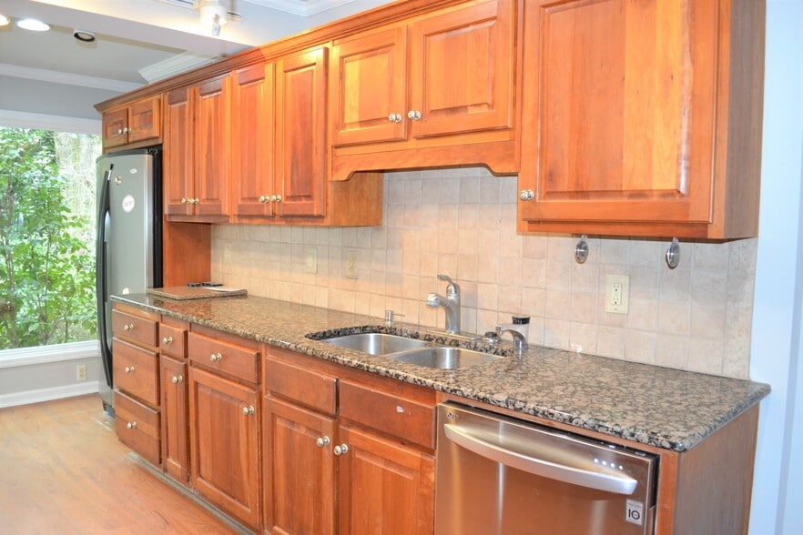 Building Photo - 388 Collier Rd NW