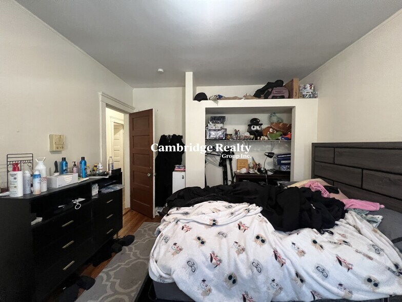 Building Photo - 44 Easton St