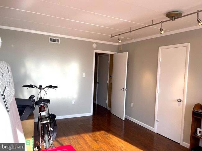 Building Photo - 28 Main St