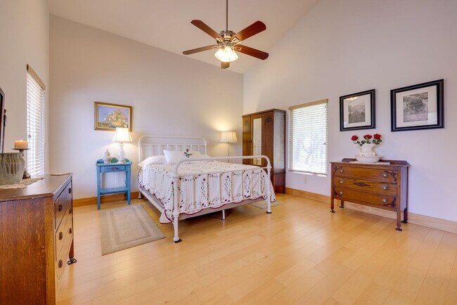 Building Photo - 102 Camey Cir