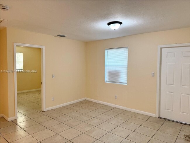 Building Photo - 1200 NW 9th St