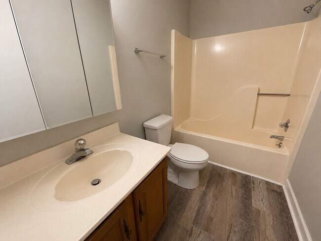 Building Photo - NOW LEASING FOR AUGUST 7TH 2026! 1/2 DEPOSIT SPECIAL