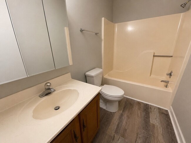 Building Photo - NOW LEASING FOR AUGUST OR JULY 2026! 1/2 DEPOSIT SPECIAL