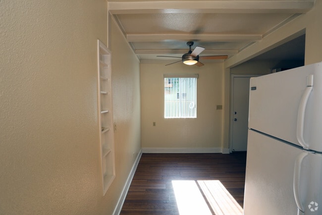 1BR, 1BA-Kitchen - Casa Vieja Apartments