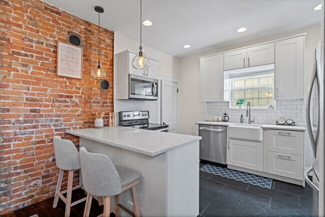 Building Photo - 1511 Hamlet St