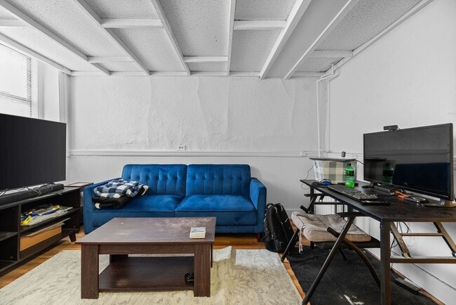 Building Photo - 19 S Russell St