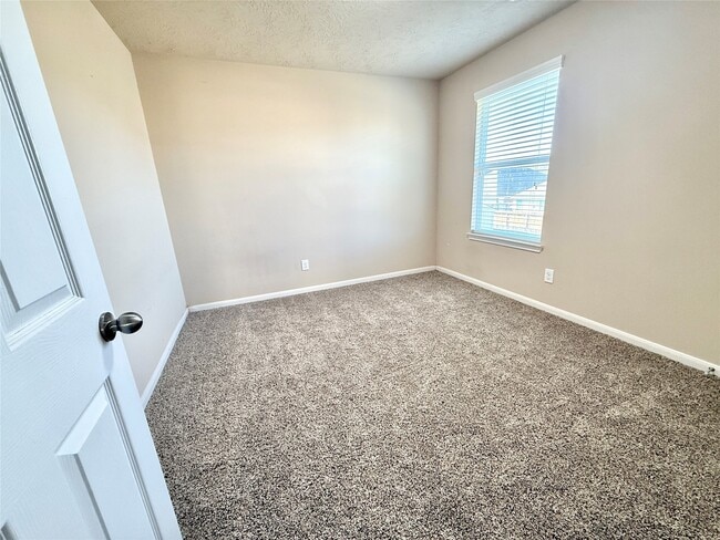 Building Photo - 2042 Nichole Woods Dr