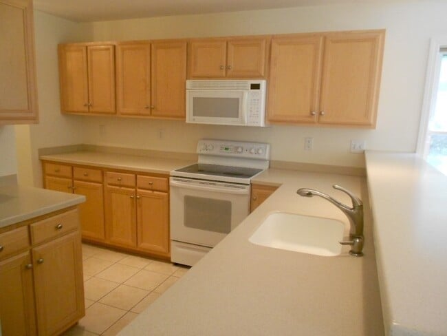 Building Photo - 141 Lordvale Blvd