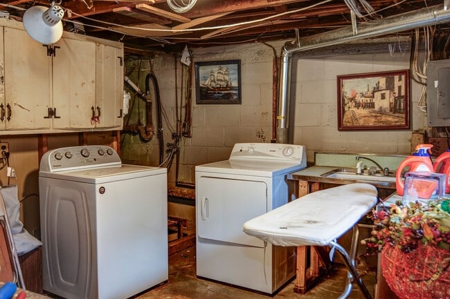 Building Photo - 148 Heritage Rd