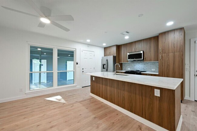 Building Photo - 4611 Goliad Ln