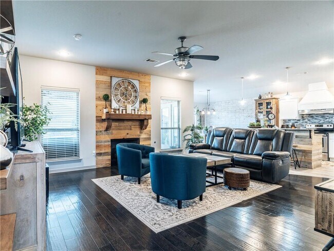 Building Photo - 130 Cisterna Dr