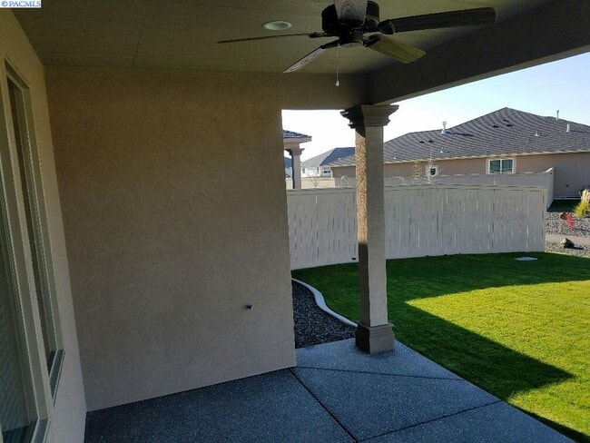 Building Photo - Newer Construction Townhouse in Horn Rapids