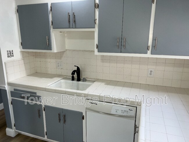 Building Photo - 1328 School St