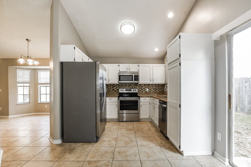 Building Photo - 201 Whiterapids Ct