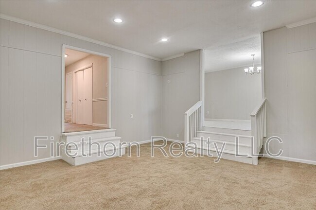 Building Photo - 2349 Henry Cir