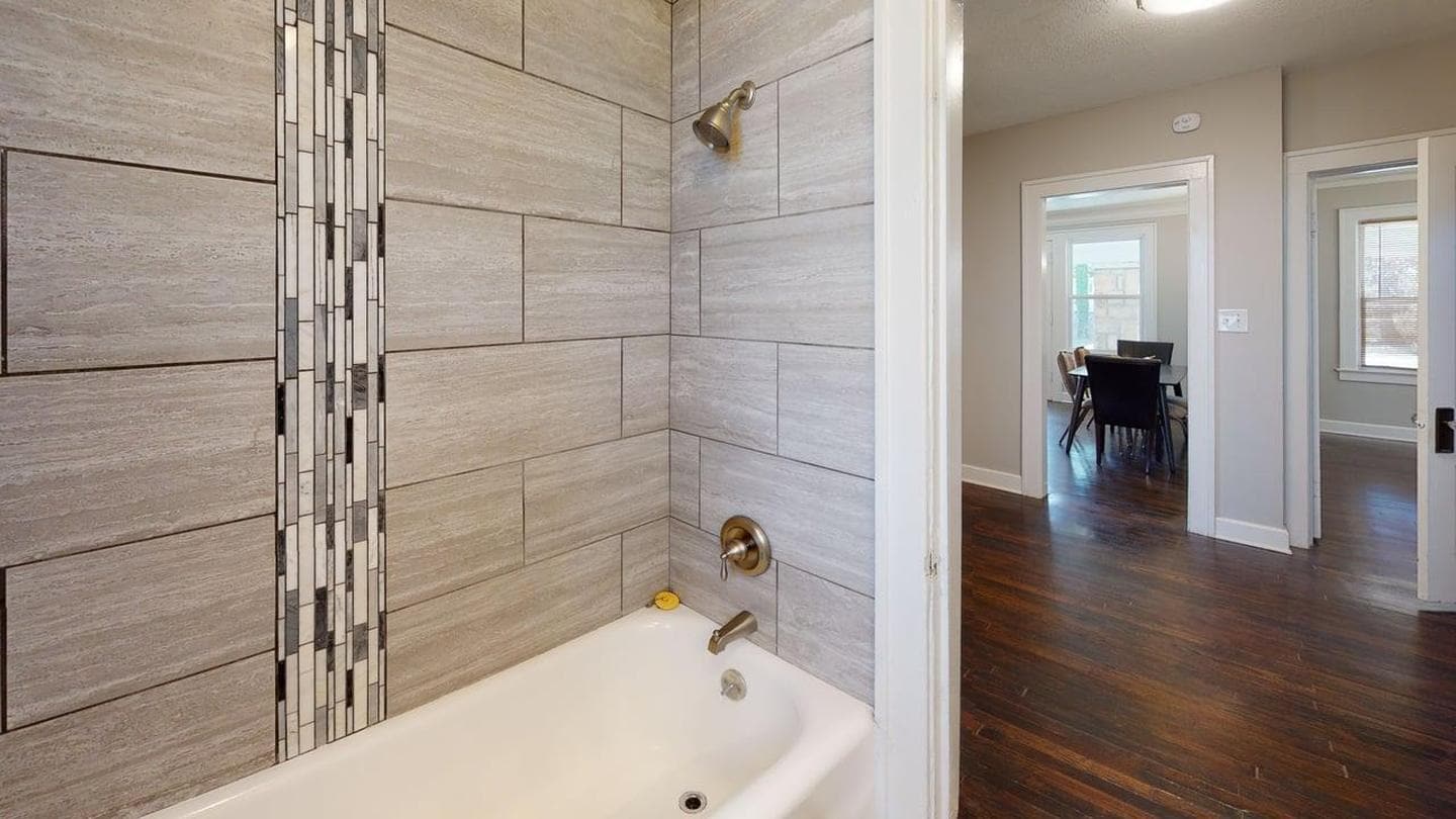 Building Photo - 710 E 86 Terrace