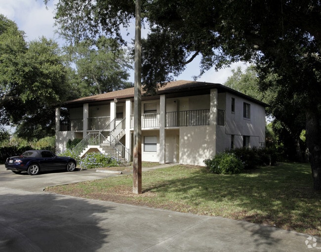 Building Photo - Sleepy Oaks Apartments