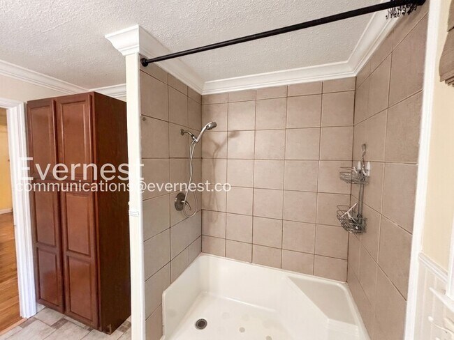 Building Photo - 2 Bed/1 Bath Home with Carport / Pet-Friendly / Available Now!