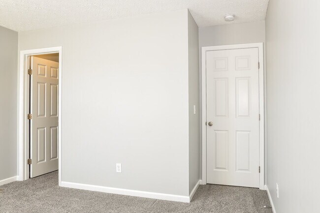 Building Photo - 3963 Genteel Dr