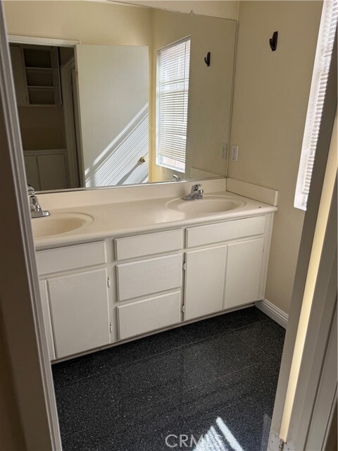 Building Photo - 865 Tam O'Shanter St