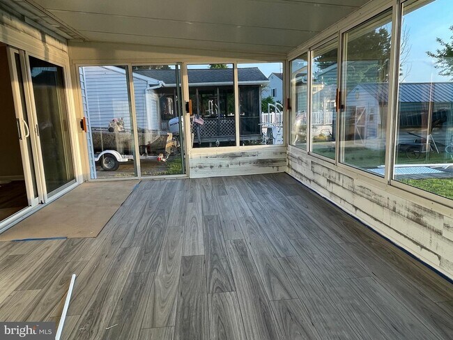 Building Photo - 1819 Sherman Dr