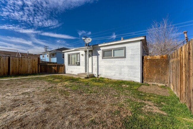 Building Photo - Sparks Duplex